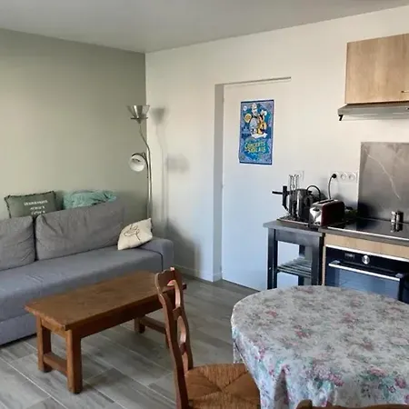 Aux Sables-d'olonne Avec Terrasse. Daire Les Sables-dʼOlonne